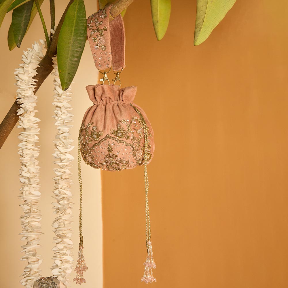 Eeshan-Khussa-kolhapuri-dazzle-by-sarah