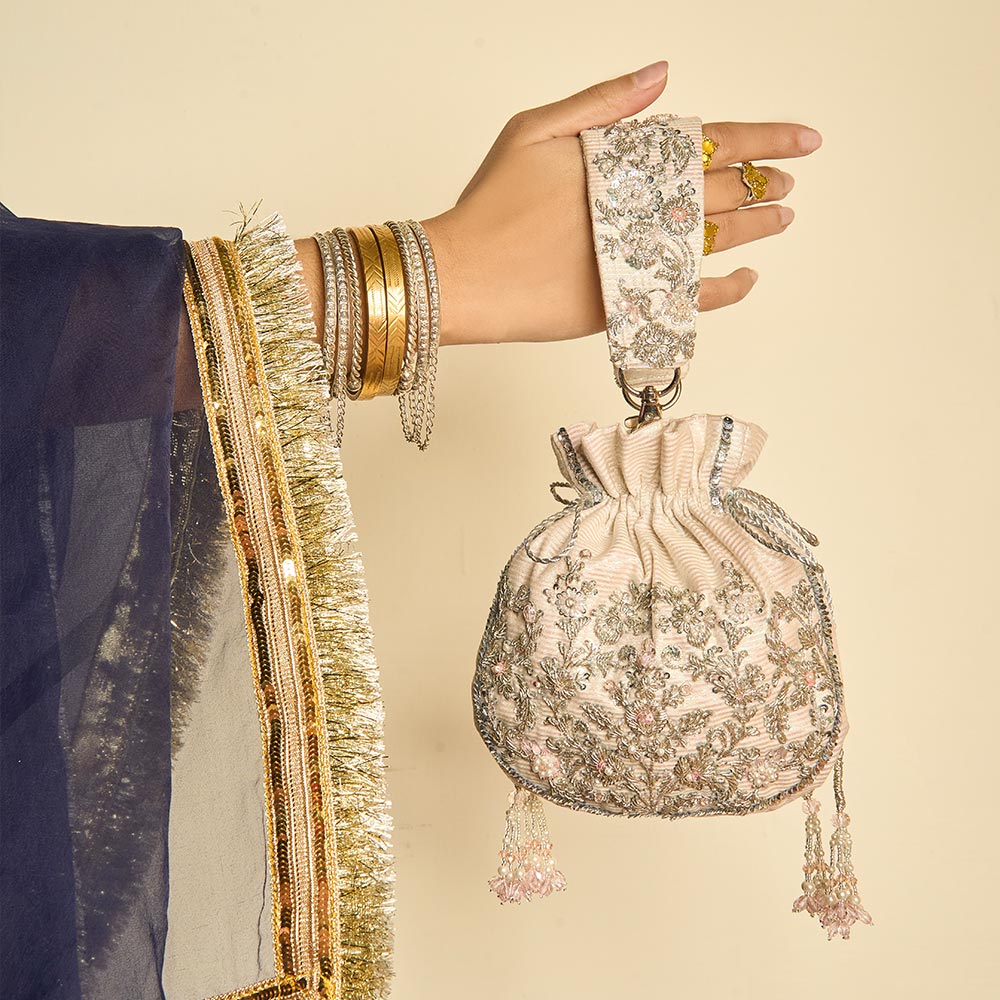 Aditi-Khussa-kolhapuri-dazzle-by-sarah
