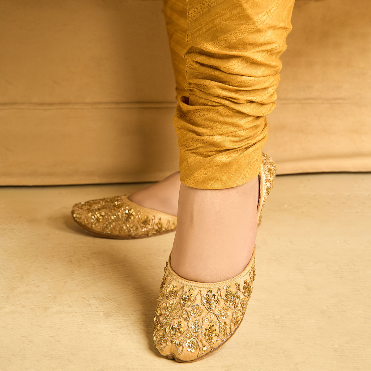 Anchal Gold-Khussa-kolhapuri-dazzle-by-sarah