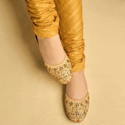 Anchal Gold-Khussa-kolhapuri-dazzle-by-sarah